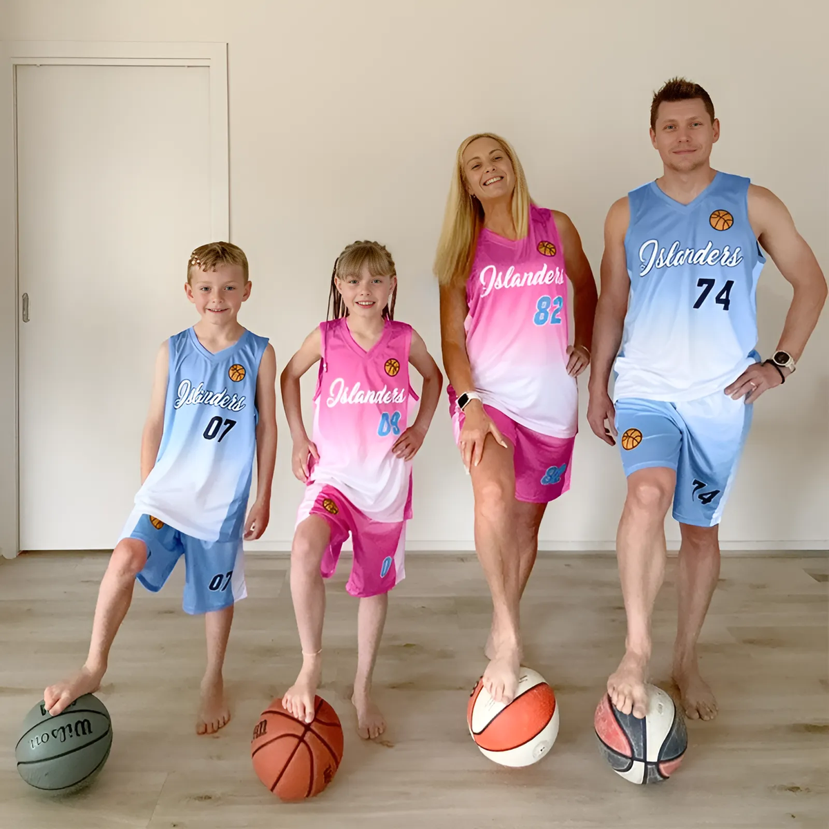 Benutzerdefinierte Hellblau Weiß Gradienten Mode Kits Sport Uniform Basketball Jersey